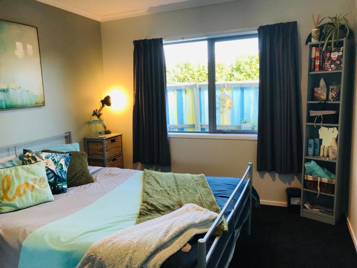 A Little Bit Beachy Modern Guest Room And Private Toilet クライストチャーチ エクステリア 写真