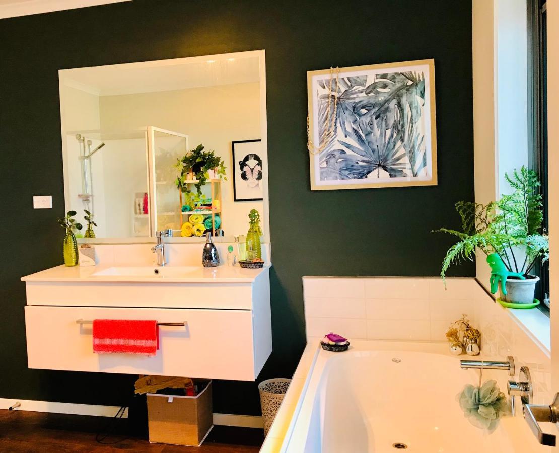 A Little Bit Beachy Modern Guest Room And Private Toilet クライストチャーチ エクステリア 写真