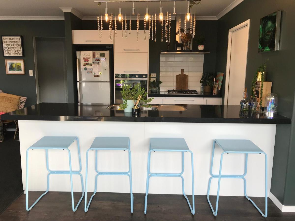 A Little Bit Beachy Modern Guest Room And Private Toilet クライストチャーチ エクステリア 写真